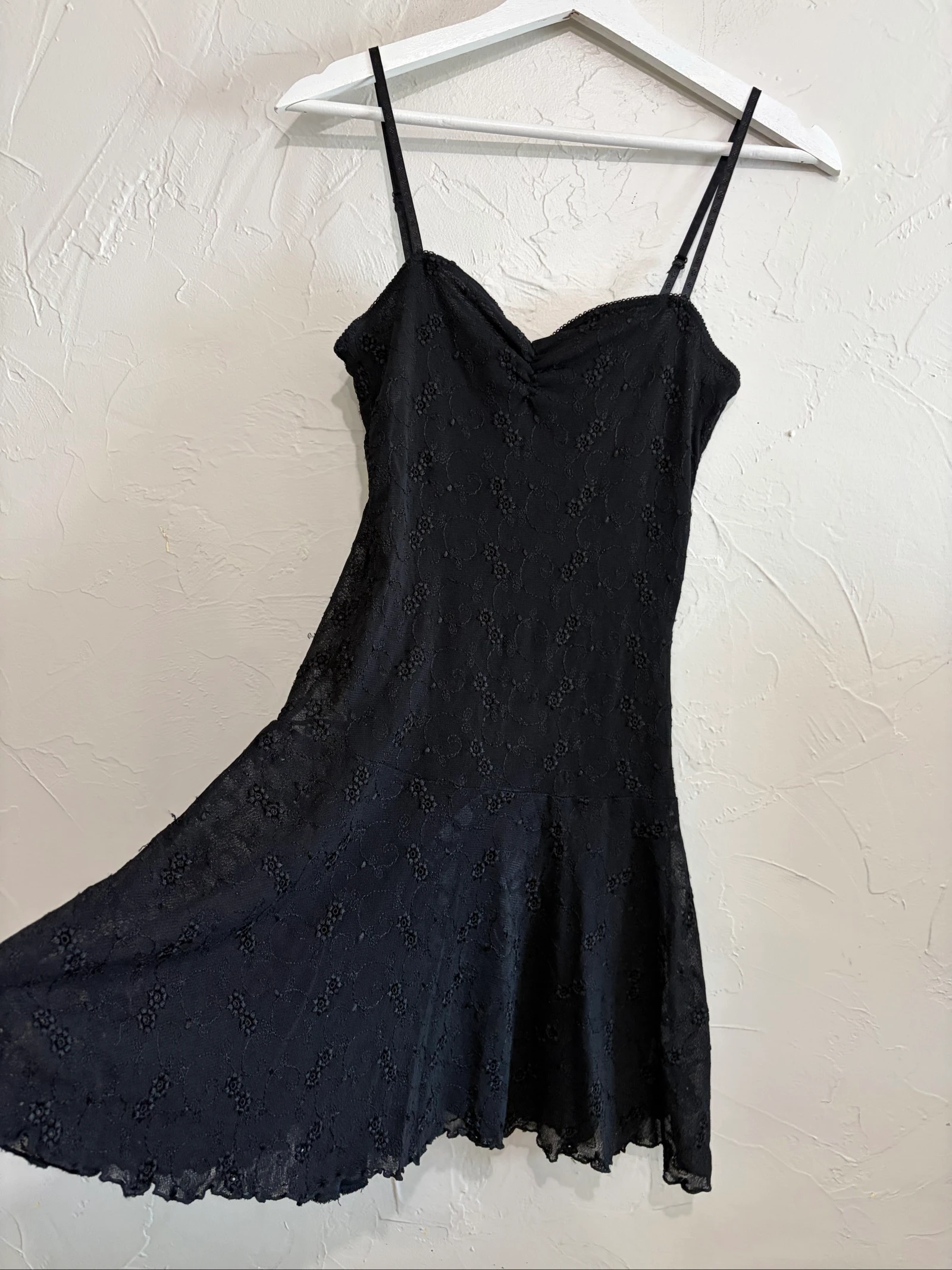 Mini robe en dentelle noir taille 36 